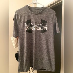 Men’s Medium Under Armour shirt